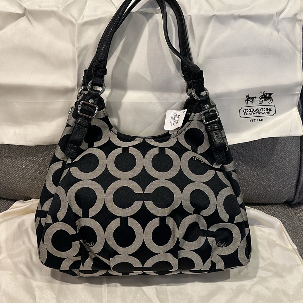 Never used Authentic Coach Signature Hampton medium size shoulder bag - Picture 2 of 7